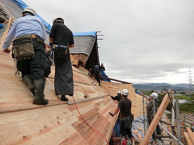 本覚寺様　大屋根の木工事状況。