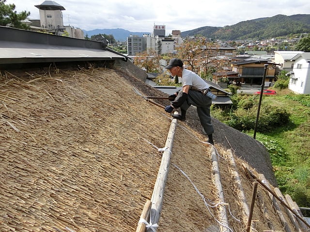 三輪家屋根修復工事・裏面仕上げ状況。