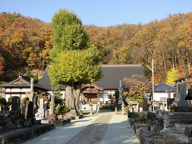 天童市奈良沢の紅葉。