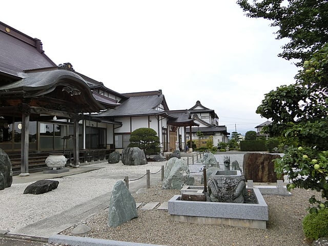 奥州市にある長泉寺様全景