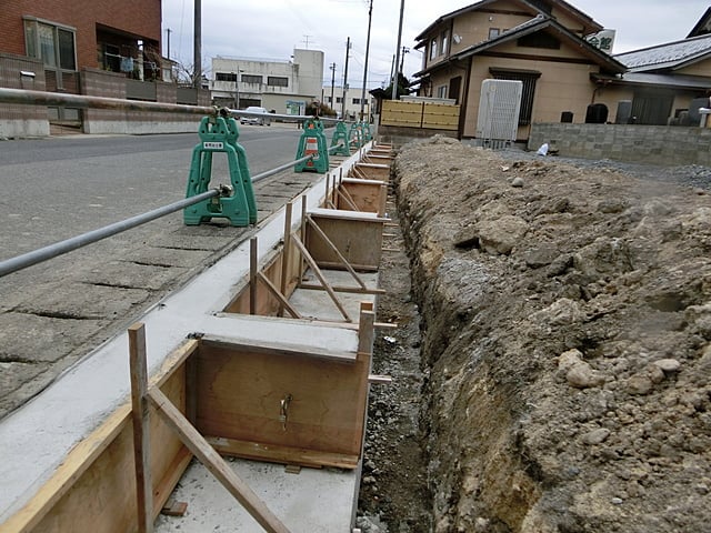 来迎寺様　塀の基礎工事状況