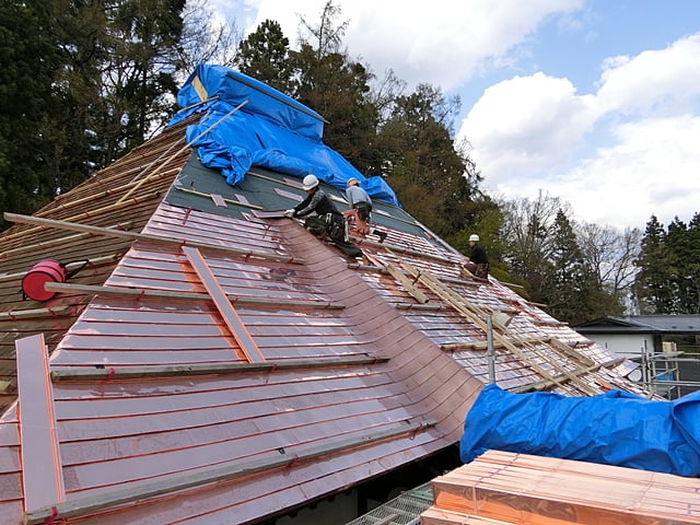 本行寺様　本堂屋根板金工事状況