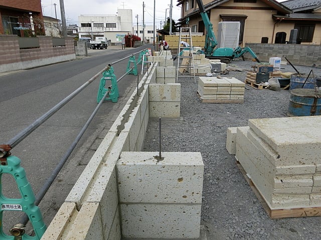 来迎寺様　塀の石工事状況