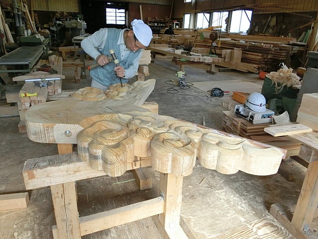 巨海院様　大唐破風（おおからばふ）の鬼飾彫刻工程完了。　