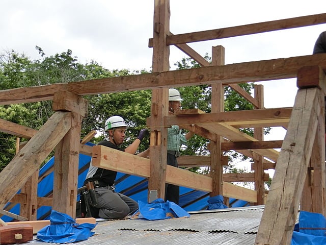 新本堂屋根造作状況