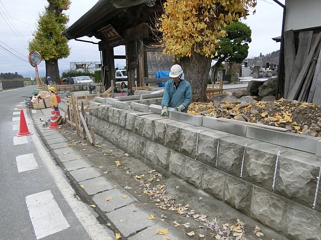 来運寺様　袖塀（そでべい）石積み工程