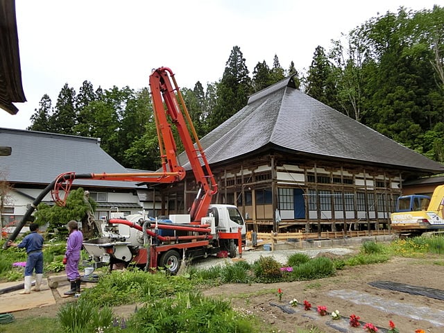 喜覚寺様　ポンプ車でのコンクリート打設